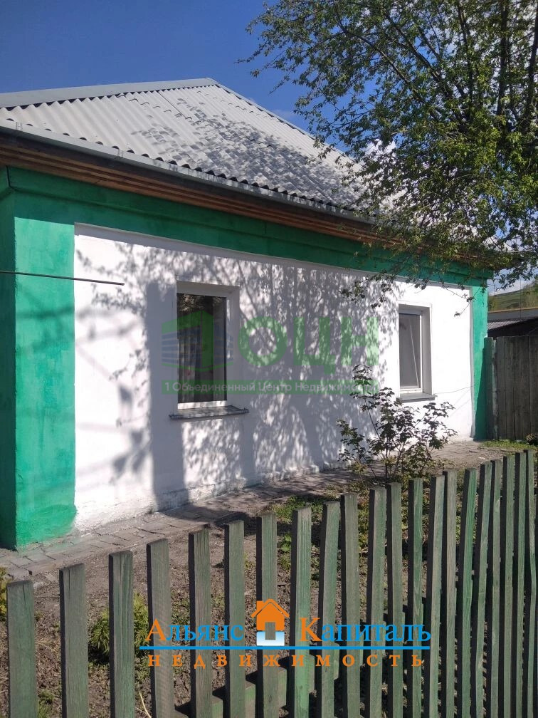 Продается дом (кирпич+брус) Суворова, 56, Суворовский м-н в центре. Дом подготовлен для жизни: отопление котел, бойлер 2 устройства, установлены современные пластиковые окна, новая баня, новая крыша. подвал. Удобства в доме (с/у)+душевая кабина. 
Два входа в дом и два выезда (ворота). На участке орг