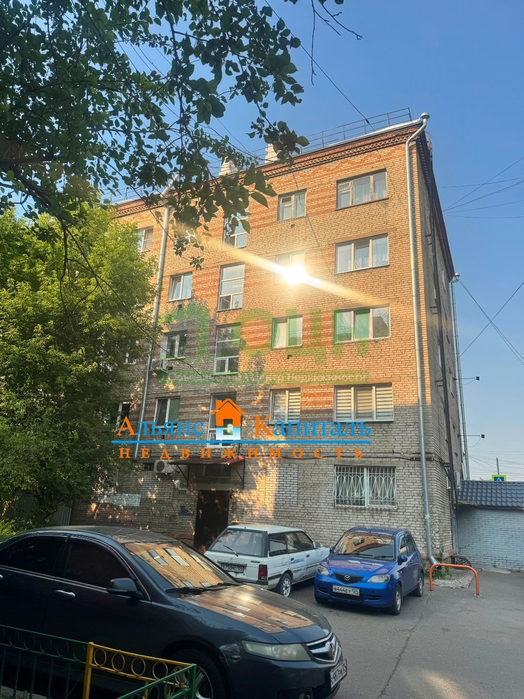 На задатке.
Обычное состояние. Более 3-х лет в соб-ти. Чистая продажа. 