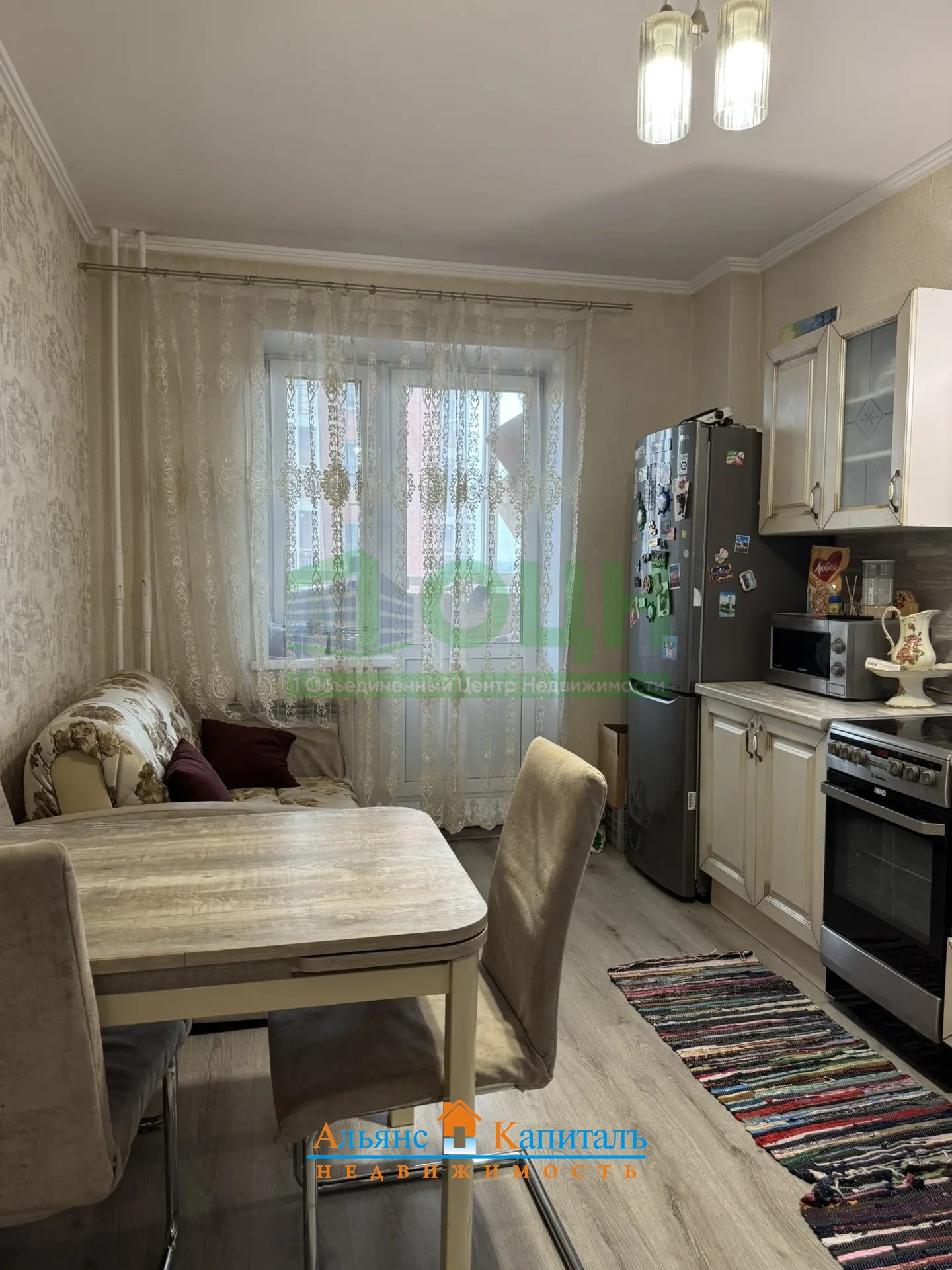 В продаже уютная, 2-комн квартира, с ремонтом.
Расположена по адресу, ул. Калинина, 47 «И», на 11 этаже, 19 этажного кирпичного дома.
Раздельные комнаты, вместительная прихожая, с/узел в кафеле, совмещен.
Остается кухонный гарнитур, встроенный шкаф в зале. 
Напольное покрытие - ламинат. 

Большая ло